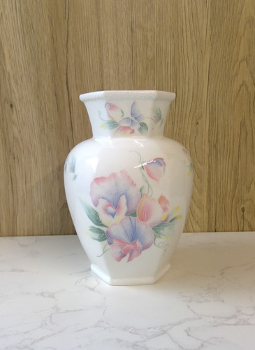 Aynsley vase fine - -, china