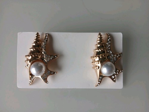 Gold white sea snail - white, conch