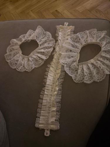 Jabot and pair of - 3.5",
