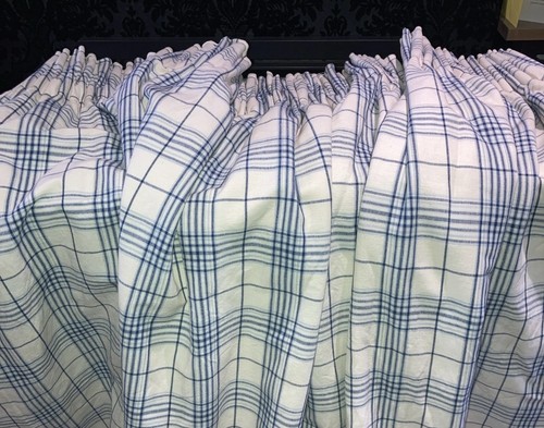 Blue plaid country house - ,