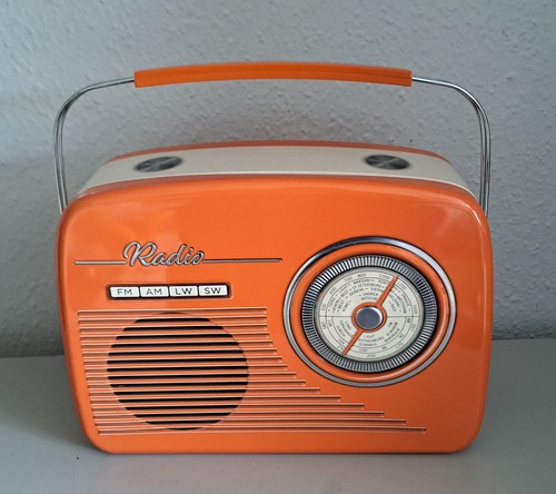 Retro radio biscuit - retro, tin
