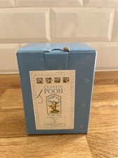 Border Fine Arts Classic Winnie The Pooh Figure A1339 Pooh Eating Honey Figurine