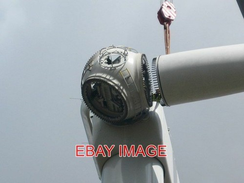 Photo attaching turbine blade - photo,