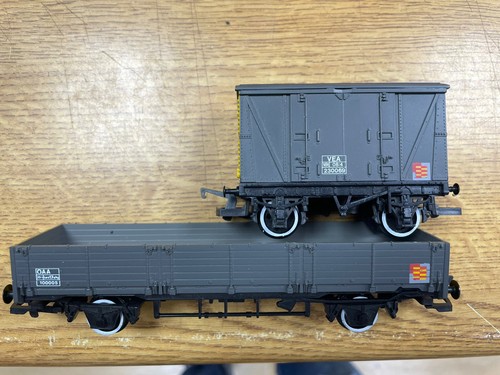 Hornby red star rail freight - red,