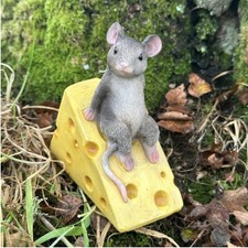MOUSE ON CHEESE WEDGE Garden