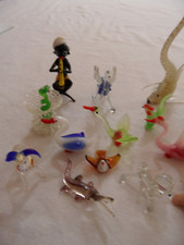 A SELECTION OF 15 MINIATURE GLASS ANIMALS INCLUDING  SNAKE CHARMER