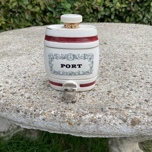 Royal victoria wade pottery - royal,