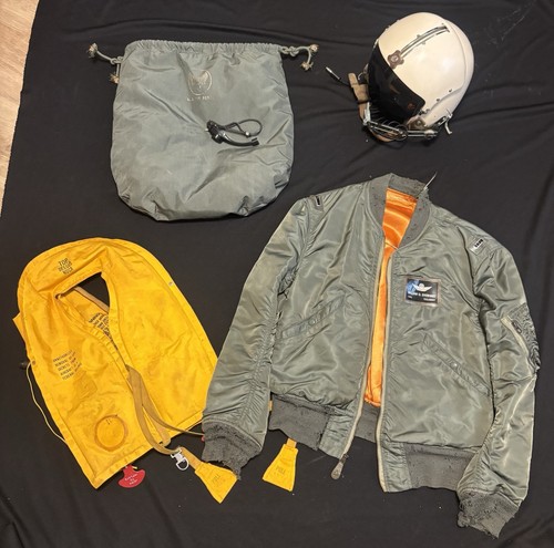 Vietnam helicopter pilot group - helicopter,