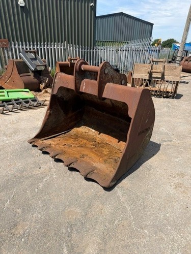 Old used digging bucket 80mm - old,