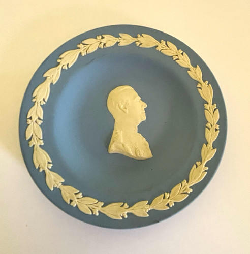 Wedgwood blue white - &,