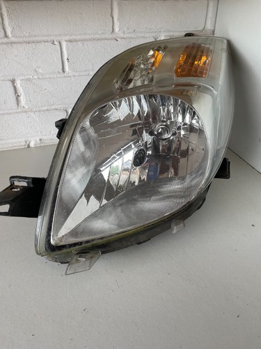 Toyota yaris left headlight - toyota,