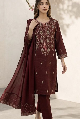 Embroidered piece designer - 3,