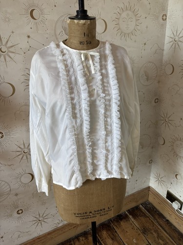 True vintage white ruffle - vintage,