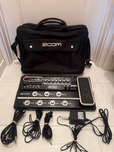 Zoom guitar effects console - zoom,
