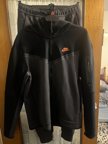 Old season nike tech fleeces - nike,