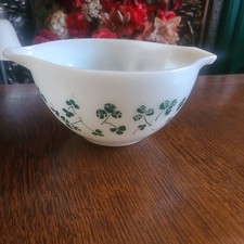 Vintage Pyrex small mixing