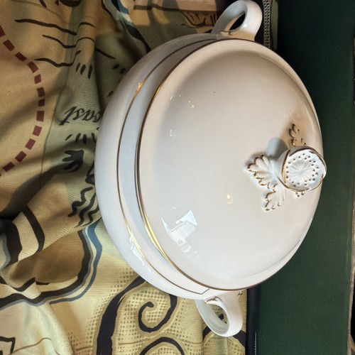 Lidded vegetable tureen - lidded,
