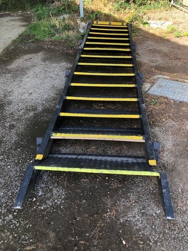 Tread steel staircase - 13,