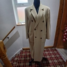 LOUIS FERAUD LADIES OVERCOAT BEIGE.  LARGE.