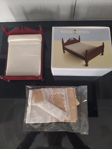 Doll house collectors boxed - house,