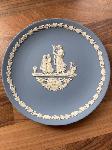 Vintage 1976 wedgwood light - vintage,