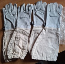 Beekeeping gloves size small - cowhide by BB wear. Two pairs, one pair new.