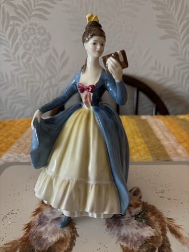 Royal doulton figurine - doulton,