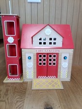 Early Learning Centre Wooden Fire Station Age 3+  50 x 45 x 42 cm Tower 55 cm