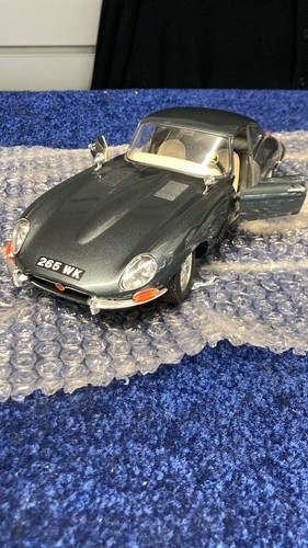 Burago scale 1961 - scale, jaguar