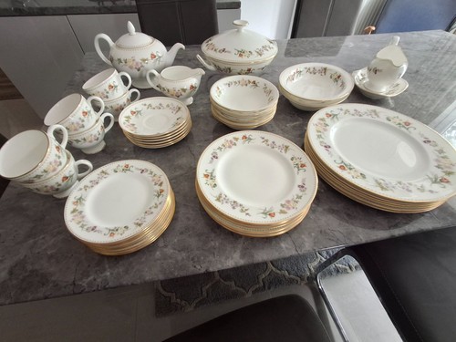 Delightful wedgewood mirabelle