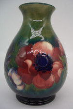 Early Moorcroft Anemone Vase by Walter Moorcroft ref 1175
