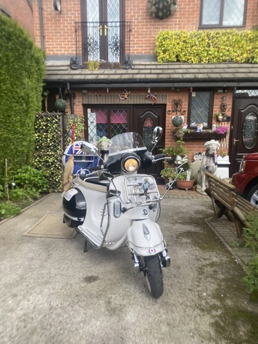 Lambretta vespa lookalike - lambretta/vespa,