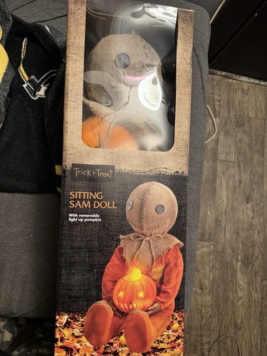 Trick treat sitting - treat, sam