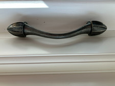 6 cupboard or drawer handles.