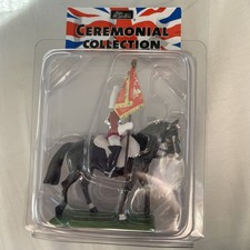 BRITAINS 41076 BRITISH CEREMONIAL LIFEGUARD STANDARD BEARER MOUNTED TOY SOLDIER