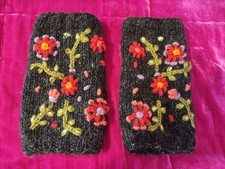 PACHAMAMA wool, hand knitted, wrist warmers, grey, flower detailing, 'gloves'