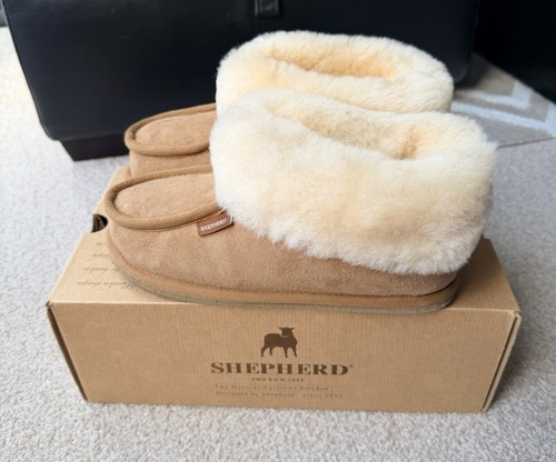 Shepherd ladies sheepskin - shepherd,