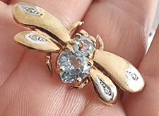 Adorable 9ct gold diamond bee brooch with blue topaz 