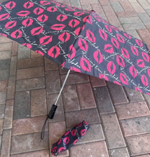 *NEW!*  Lulu Guinness Kissing