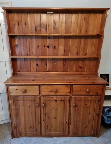 Welsh dresser - welsh, dresser.