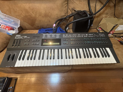 Yamaha dx7 synthesizer - dx7,