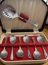 Vintage boxed set - set, scolloped