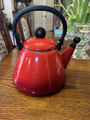 Creuset whistling kettle - le,