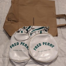 BNWT Fred Perry Classic Barrel Bag L7220 in snow white with green details New