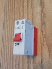 WYLEX 32 AMP MCB - PUSH PLUG