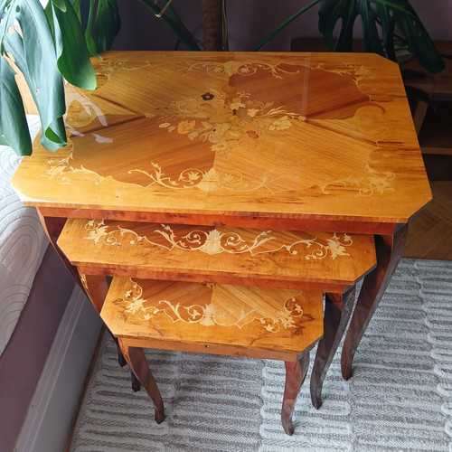 Nest tables italian - of,