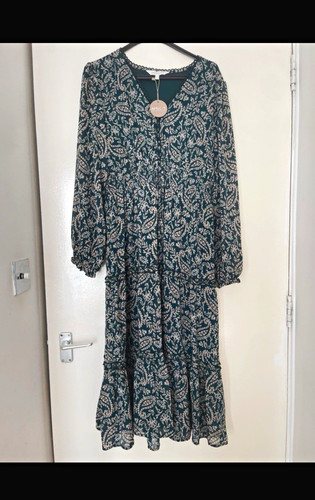 Apricot green paisley - apricot, v-neck