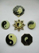 BRUCE LEE SIGN YIN & YANG KARATE JUDO CLUB CHINESE GOOD LUCK PIN BADGE JOB LOT