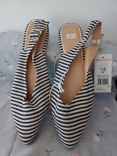 Ladies Size 7 Lovely Woven
