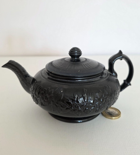 Antique chinese black glazed - antique, black‑glazed
